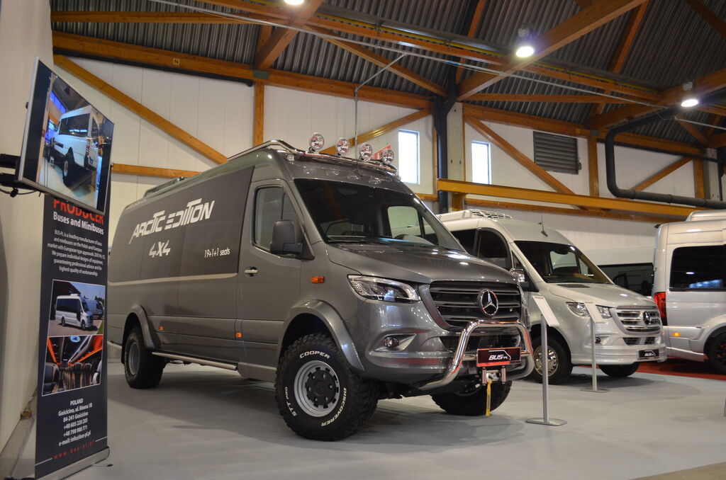 MERCEDES-BENZ Sprinter 519 4x4 high and low drive - Минибус, Патничко комбе: слика 2 MERCEDES-BENZ Sprinter 519 4x4 high and low drive - Минибус, Патничко комбе: слика 2