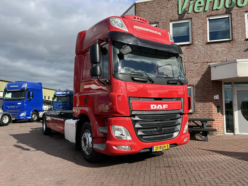 DAF CF 290 4X2 EURO6 SPACECAB RENOVA / VANGMUIL / LAADKLEP / TOP STAAT - Транспортер на контејнер/ Камион со променливо тело: слика 1 DAF CF 290 4X2 EURO6 SPACECAB RENOVA / VANGMUIL / LAADKLEP / TOP STAAT - Транспортер на контејнер/ Камион со променливо тело: слика 1