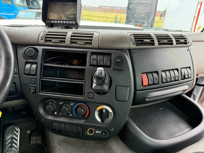 Камион влекач DAF CF 75 CF75-250 EURO5 - DAG CABINE MET RUIT- IDEAAL ALS RANGEERTREKKER-LAGE KM STAND!!!!!!: слика 13