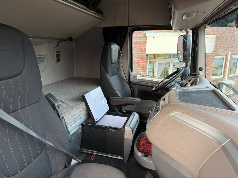 DAF XF 480 XF480 4X2 / Hydrauliek / acc / 9 tons vooras / schuifschotel - Камион влекач: слика 4 DAF XF 480 XF480 4X2 / Hydrauliek / acc / 9 tons vooras / schuifschotel - Камион влекач: слика 4