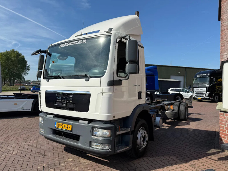 MAN TGM 15.250 TGM 15.250 4X2 BL / PTO-Nebenantrieb / voll MAN Service / Top Zustand !! - Камион со кабинска шасија: слика 2 MAN TGM 15.250 TGM 15.250 4X2 BL / PTO-Nebenantrieb / voll MAN Service / Top Zustand !! - Камион со кабинска шасија: слика 2