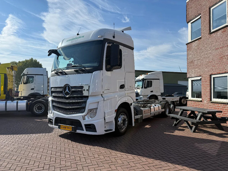 Mercedes-Benz Actros Actros 2542LL 6X2 BDF / ACC / AHK/ TUV 8-2026 / NL TRUCK - Транспортер на контејнер/ Камион со променливо тело: слика 2 Mercedes-Benz Actros Actros 2542LL 6X2 BDF / ACC / AHK/ TUV 8-2026 / NL TRUCK - Транспортер на контејнер/ Камион со променливо тело: слика 2