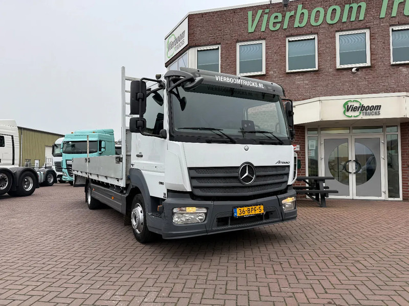 Mercedes-Benz Atego Atego 916 met 6.2m open laadbak / 3e zit / airco / mileu zone proof / 2020!!!! - Камион со платформа: слика 1 Mercedes-Benz Atego Atego 916 met 6.2m open laadbak / 3e zit / airco / mileu zone proof / 2020!!!! - Камион со платформа: слика 1