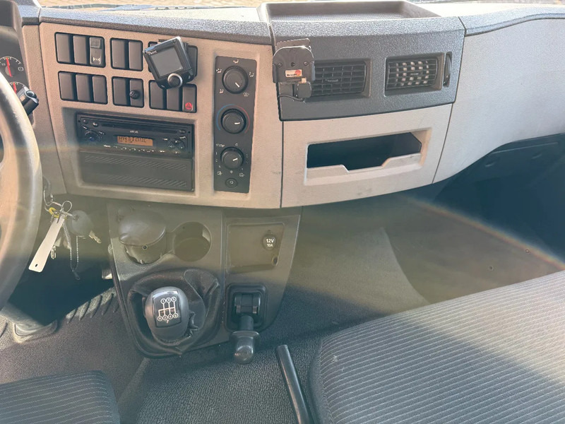 Volvo FL 12 FL 280 11.990KG MANUAL GEARBOX - Камион со кабинска шасија: слика 4 Volvo FL 12 FL 280 11.990KG MANUAL GEARBOX - Камион со кабинска шасија: слика 4