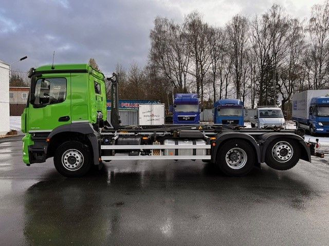Mercedes-Benz Arocs 2643 Mit Meiller Abrollkipper Top - Камион со кука за подигање: слика 4 Mercedes-Benz Arocs 2643 Mit Meiller Abrollkipper Top - Камион со кука за подигање: слика 4