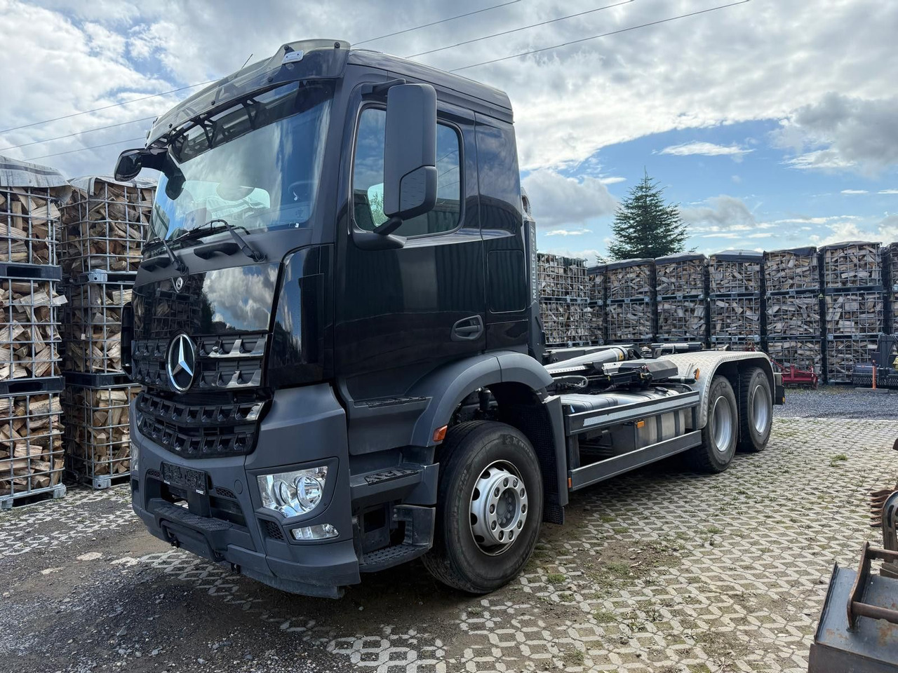 Mercedes-Benz Arocs 5 2648 Meiller Hakenlift 21-60 neuwertig - Камион со кука за подигање: слика 1 Mercedes-Benz Arocs 5 2648 Meiller Hakenlift 21-60 neuwertig - Камион со кука за подигање: слика 1