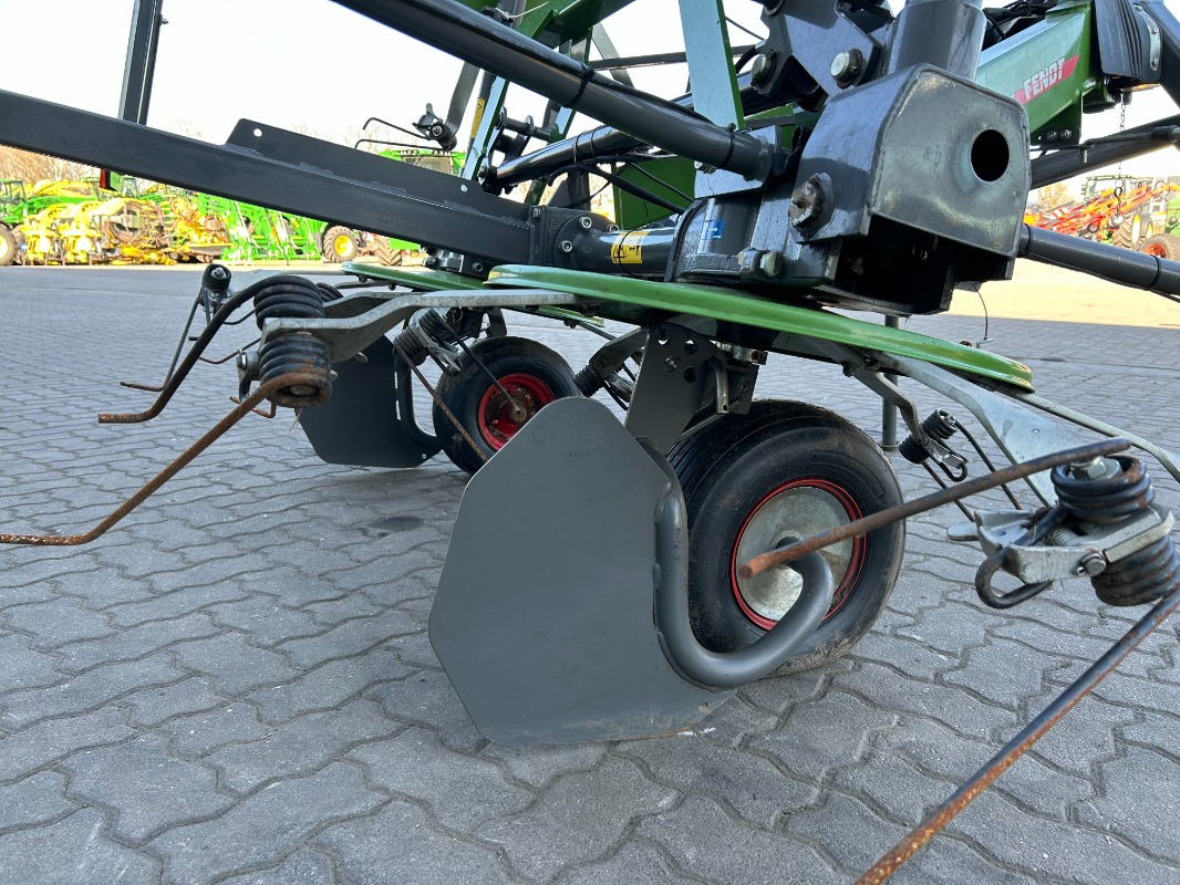 Fendt Lotus 770 - Превртувач и гребло: слика 3 Fendt Lotus 770 - Превртувач и гребло: слика 3