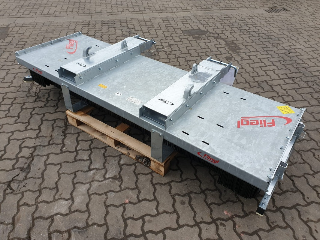 Fliegl Kehrbesen Löwe 1,50m* - Косилка: слика 3 Fliegl Kehrbesen Löwe 1,50m* - Косилка: слика 3
