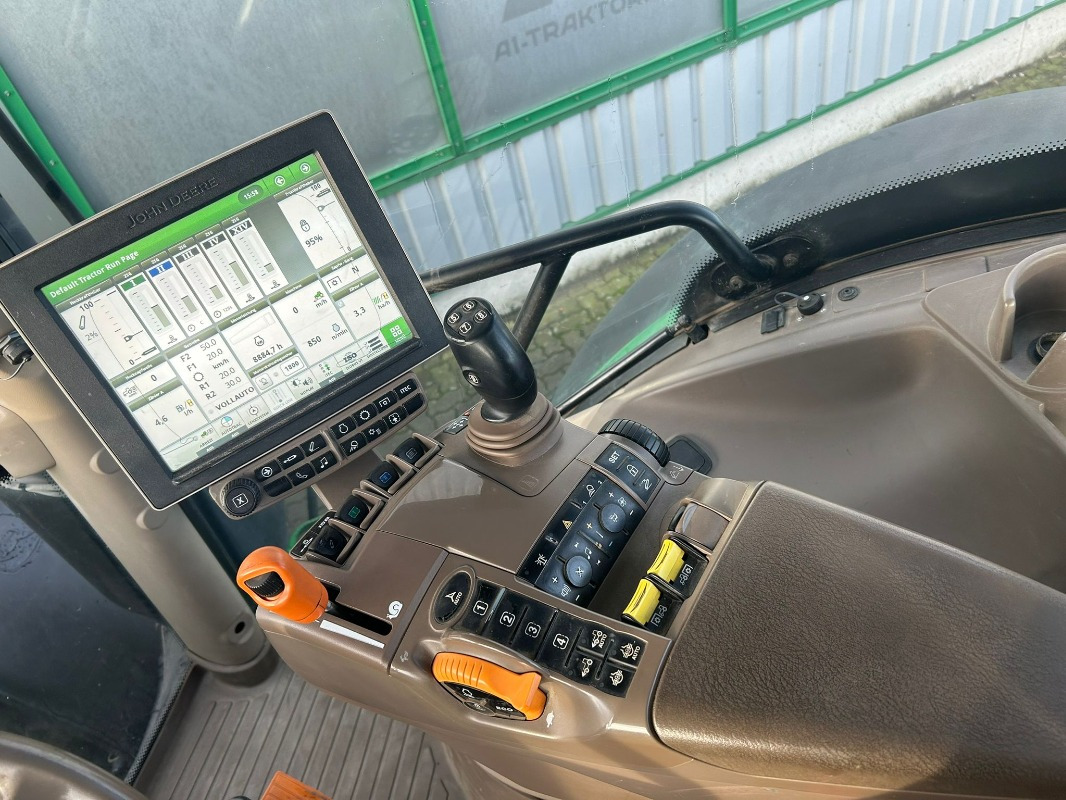 John Deere 6215R - Трактор: слика 2 John Deere 6215R - Трактор: слика 2
