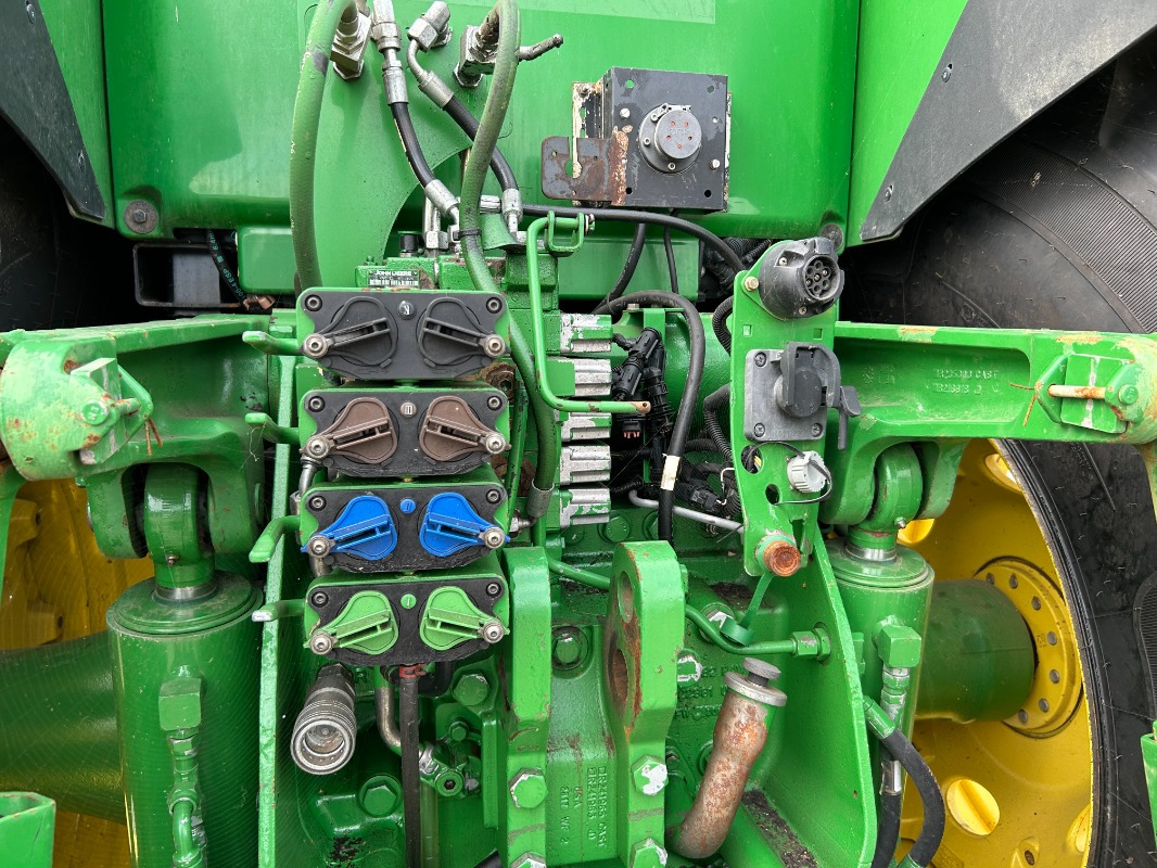 John Deere 8310R - Трактор: слика 2 John Deere 8310R - Трактор: слика 2