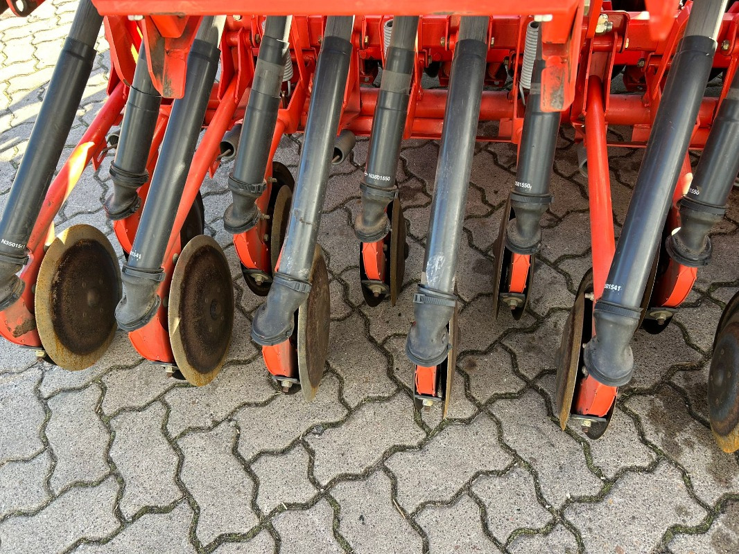 Kuhn Integra G II MIT 400 - Комбајнска семенска дупчалка: слика 2 Kuhn Integra G II MIT 400 - Комбајнска семенска дупчалка: слика 2