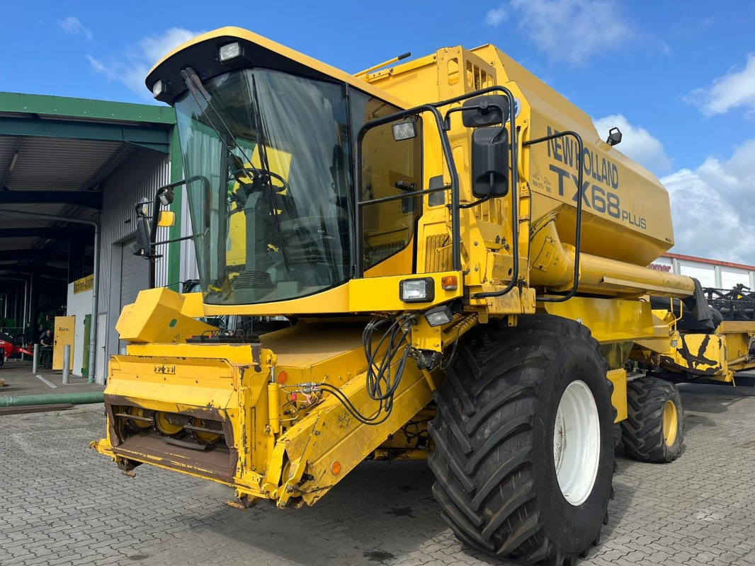 New Holland TX 68 Plus - Комбајн: слика 2 New Holland TX 68 Plus - Комбајн: слика 2