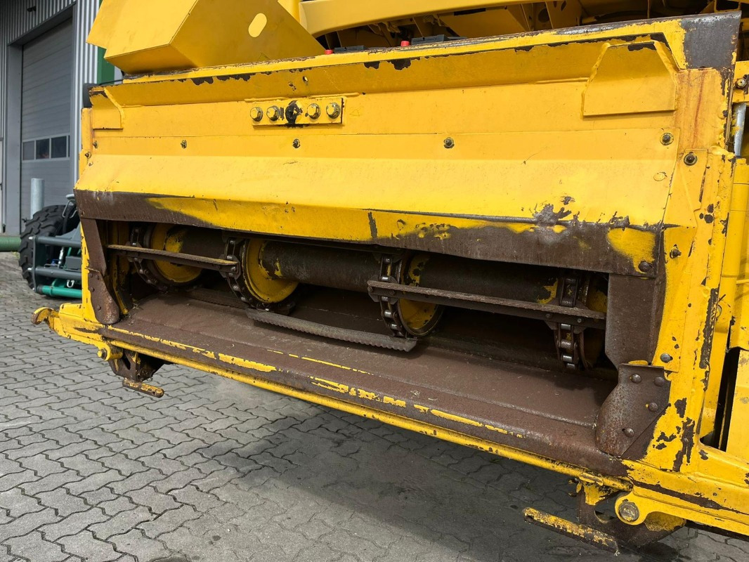 New Holland TX 68 Plus - Комбајн: слика 3 New Holland TX 68 Plus - Комбајн: слика 3