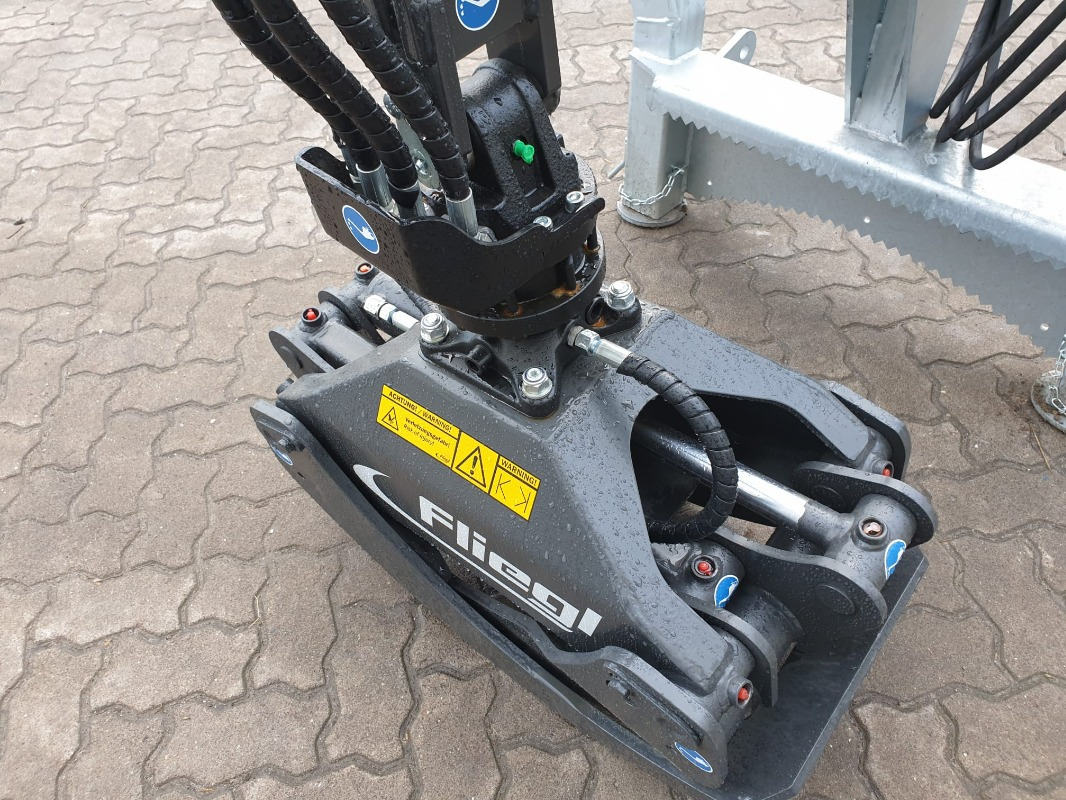 Fliegl RZ 185 COMBI PLUS - Опрема за шумарство: слика 4 Fliegl RZ 185 COMBI PLUS - Опрема за шумарство: слика 4