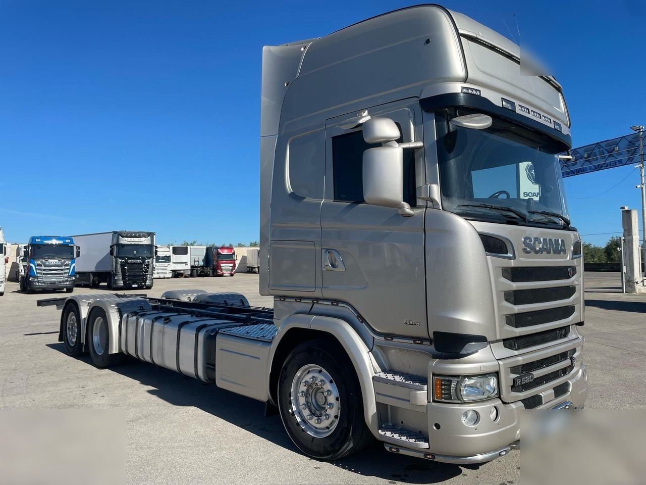 SCANIA R580 - Камион со кабинска шасија: слика 2 SCANIA R580 - Камион со кабинска шасија: слика 2