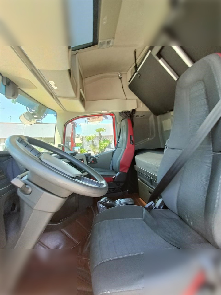 VOLVO FH500 - Транспортер на контејнер/ Камион со променливо тело: слика 5 VOLVO FH500 - Транспортер на контејнер/ Камион со променливо тело: слика 5