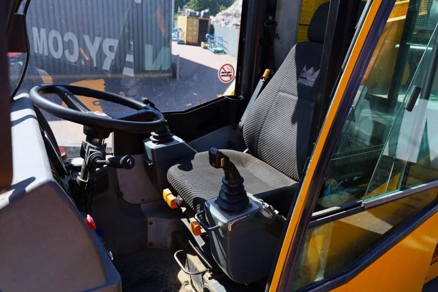 Demag AC30 City Diesel, 4x4x4 Drive, 30t Capacity, 25m M - Кран за секакви терени: слика 4 Demag AC30 City Diesel, 4x4x4 Drive, 30t Capacity, 25m M - Кран за секакви терени: слика 4