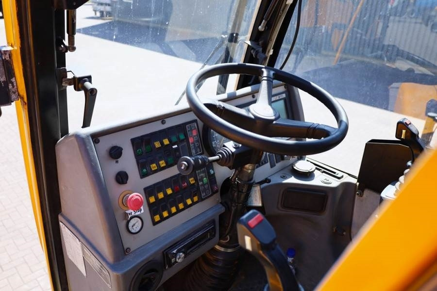 Demag AC30 City Diesel, 4x4x4 Drive, 30t Capacity, 25m M - Кран за секакви терени: слика 5 Demag AC30 City Diesel, 4x4x4 Drive, 30t Capacity, 25m M - Кран за секакви терени: слика 5