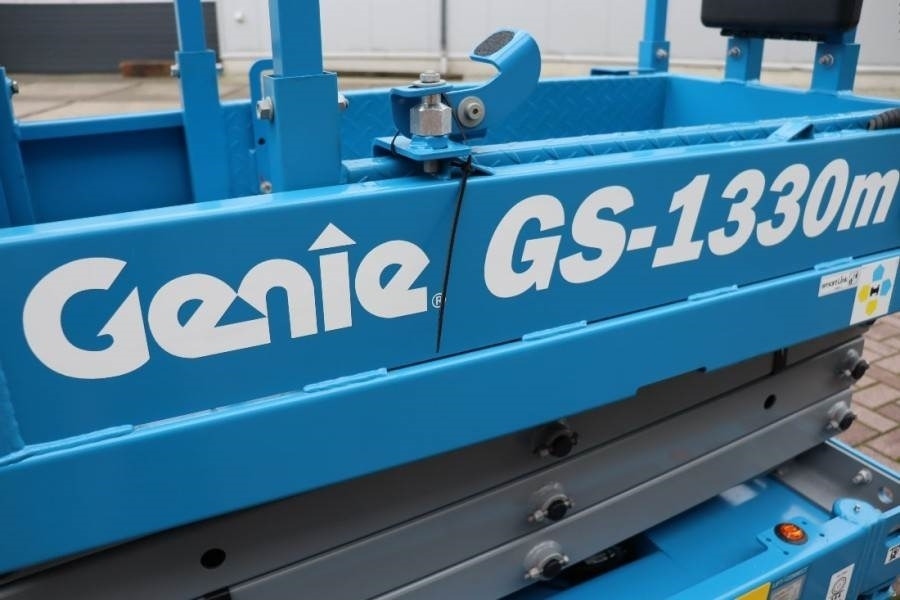 Кревач ножица Genie GS1330M All-Electric DC Drive, 5.9m Working Height: слика 8 Кревач ножица Genie GS1330M All-Electric DC Drive, 5.9m Working Height: слика 8