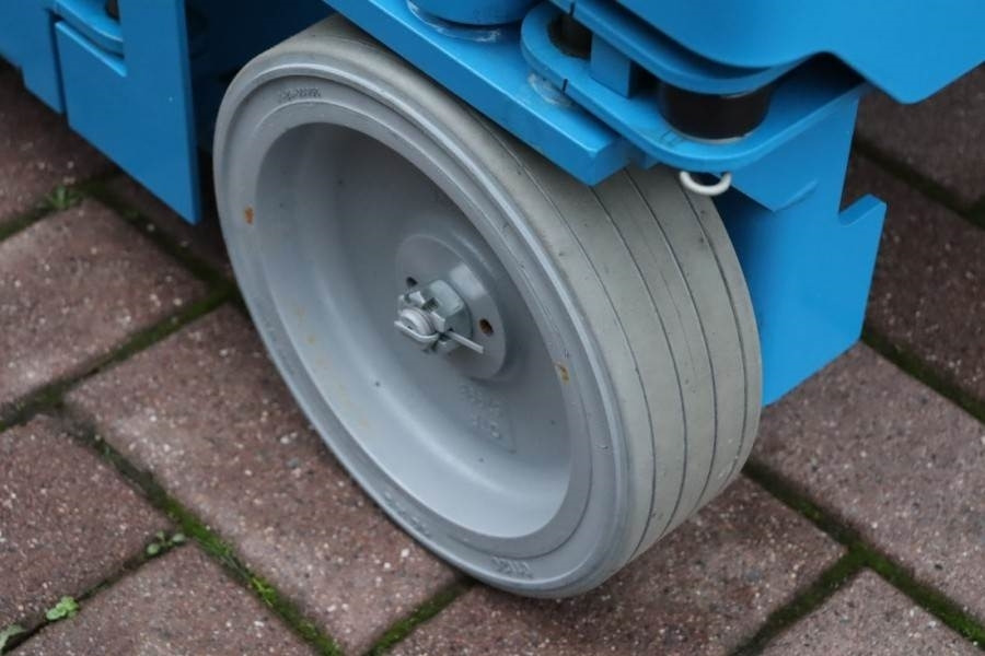 Кревач ножица Genie GS1330M All-Electric DC Drive, 5.9m Working Height: слика 6 Кревач ножица Genie GS1330M All-Electric DC Drive, 5.9m Working Height: слика 6