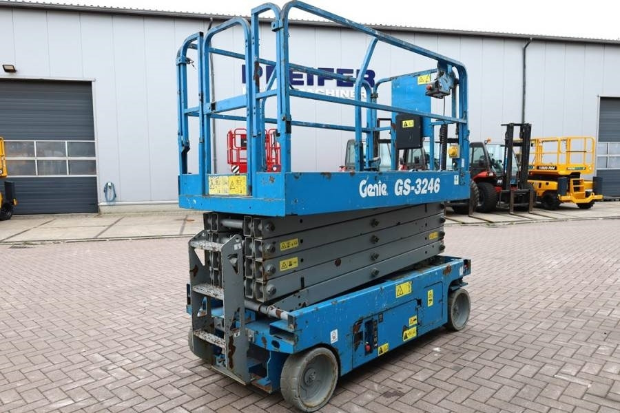 Genie GS3246 Electric, Working Height 11.75 m, 318kg Cap - Кревач ножица: слика 2 Genie GS3246 Electric, Working Height 11.75 m, 318kg Cap - Кревач ножица: слика 2