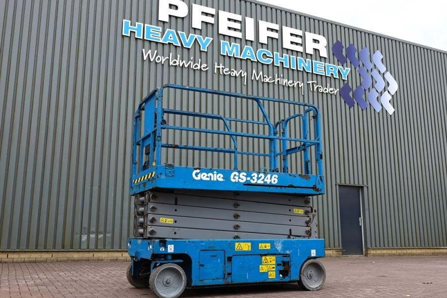 Genie GS3246 Electric, Working Height 11.75 m, 318kg Cap - Кревач ножица: слика 1 Genie GS3246 Electric, Working Height 11.75 m, 318kg Cap - Кревач ножица: слика 1