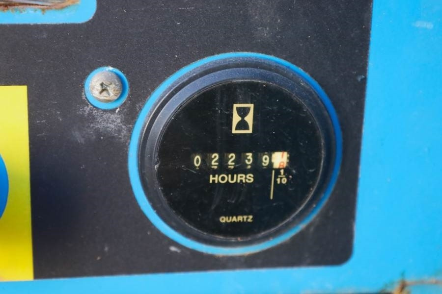 Genie GS4390 Diesel, 4x4 Drive, 15m Working Height, 680k - Кревач ножица: слика 5 Genie GS4390 Diesel, 4x4 Drive, 15m Working Height, 680k - Кревач ножица: слика 5