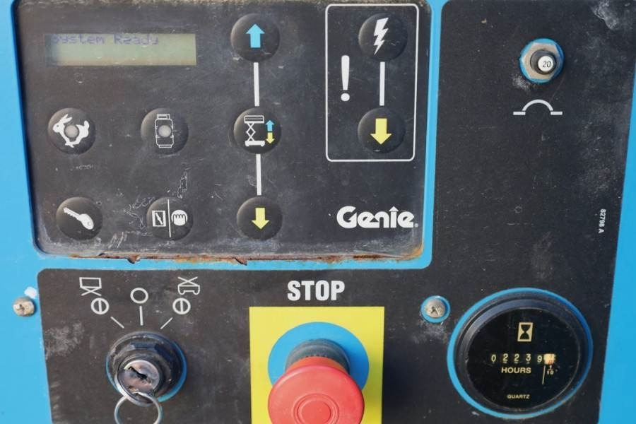 Genie GS4390 Diesel, 4x4 Drive, 15m Working Height, 680k - Кревач ножица: слика 4 Genie GS4390 Diesel, 4x4 Drive, 15m Working Height, 680k - Кревач ножица: слика 4