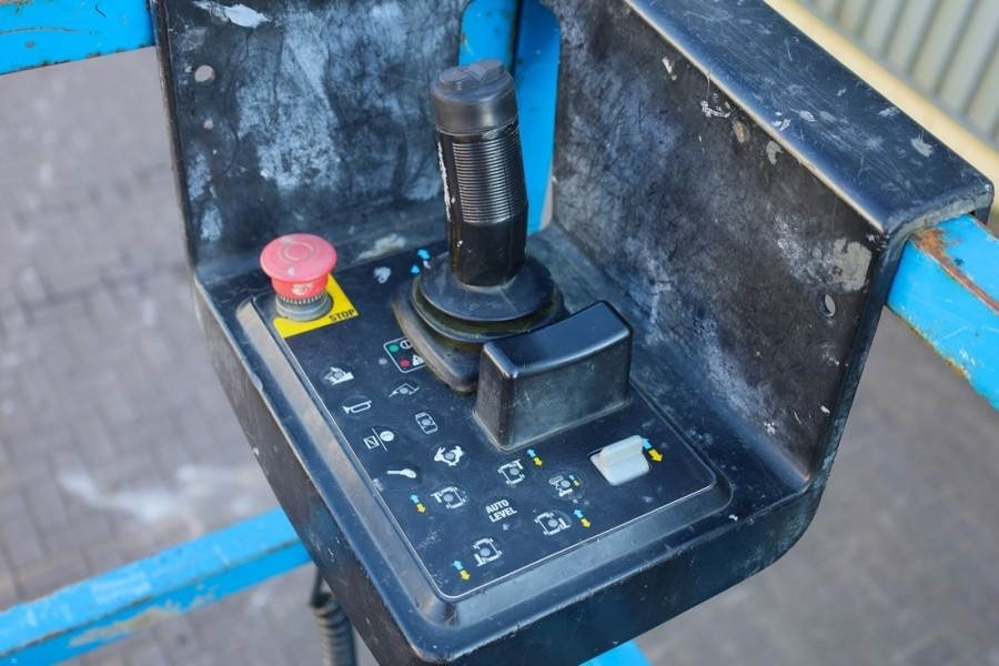 Genie GS4390 Diesel, 4x4 Drive, 15m Working Height, 680k - Кревач ножица: слика 3 Genie GS4390 Diesel, 4x4 Drive, 15m Working Height, 680k - Кревач ножица: слика 3