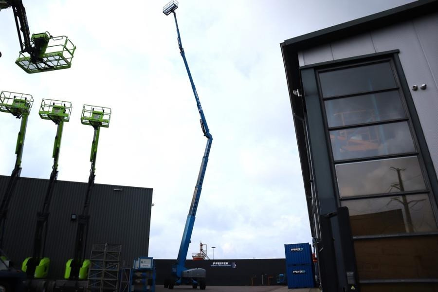 Genie Z135/70 Diesel, 4x4x4 Drive, 43m Lifting Height, 2 - Дигачка зглобна платформа: слика 3 Genie Z135/70 Diesel, 4x4x4 Drive, 43m Lifting Height, 2 - Дигачка зглобна платформа: слика 3