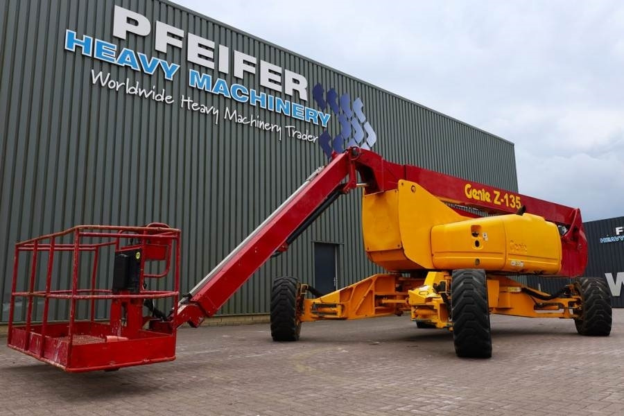 Genie ZX135/70 Diesel, 4x4x4 Drive, 43m Lifting Height, - Дигачка зглобна платформа: слика 2 Genie ZX135/70 Diesel, 4x4x4 Drive, 43m Lifting Height, - Дигачка зглобна платформа: слика 2