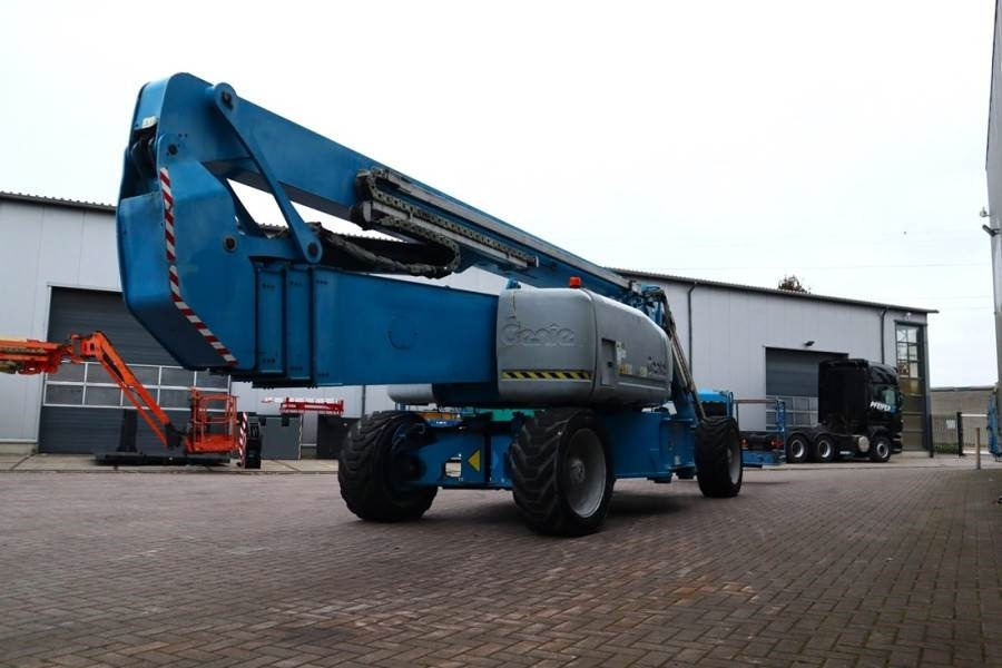 Genie ZX135/70 Diesel, 4x4x4 Drive, 43m Lifting Height, - Дигачка зглобна платформа: слика 2 Genie ZX135/70 Diesel, 4x4x4 Drive, 43m Lifting Height, - Дигачка зглобна платформа: слика 2