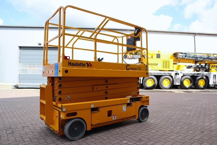 Haulotte Compact 12 Electric, 12m Working Height, 300kg Cap - Кревач ножица: слика 2 Haulotte Compact 12 Electric, 12m Working Height, 300kg Cap - Кревач ножица: слика 2