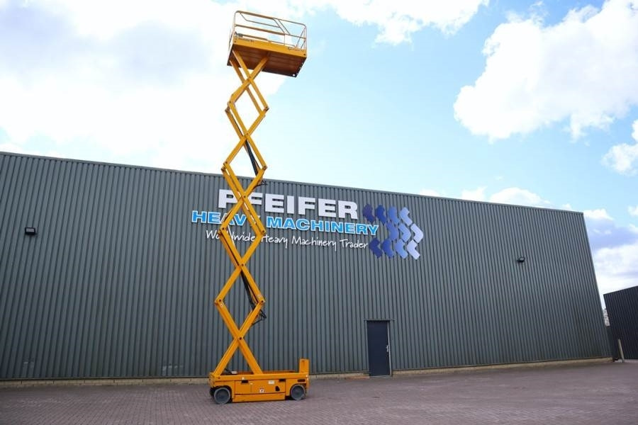 Haulotte Compact 12 Electric, 12m Working Height, 300kg Cap - Кревач ножица: слика 3 Haulotte Compact 12 Electric, 12m Working Height, 300kg Cap - Кревач ножица: слика 3