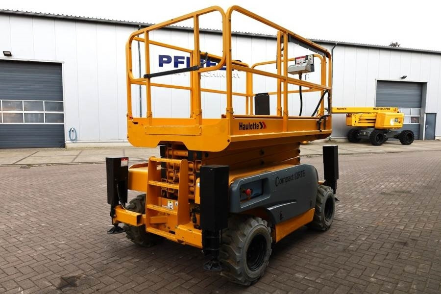 Haulotte Compact 12RTE Electric, 12m Working Height, 450kg - Кревач ножица: слика 2 Haulotte Compact 12RTE Electric, 12m Working Height, 450kg - Кревач ножица: слика 2