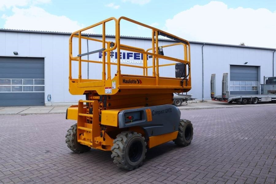 Haulotte Compact 12RTE Electric, 12m Working Height, 450kg - Кревач ножица: слика 2 Haulotte Compact 12RTE Electric, 12m Working Height, 450kg - Кревач ножица: слика 2