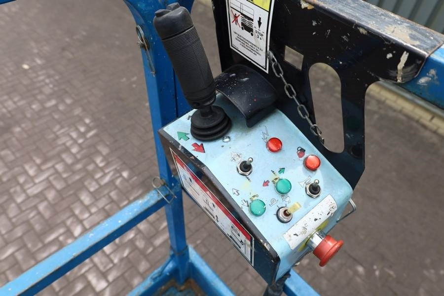 Haulotte Compact 12RTE Electric, 12m Working Height, 450kg - Кревач ножица: слика 4 Haulotte Compact 12RTE Electric, 12m Working Height, 450kg - Кревач ножица: слика 4