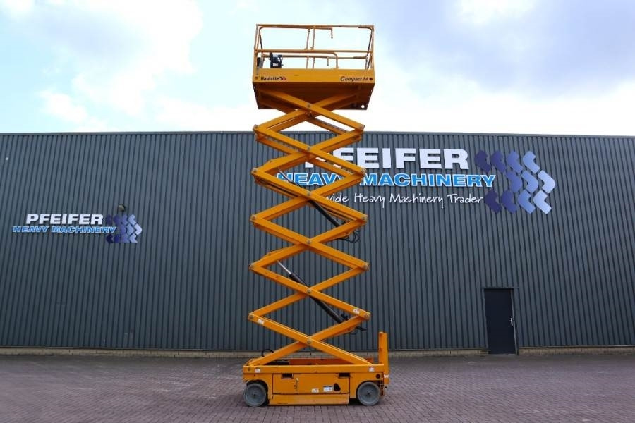Haulotte Compact 14 Electric, 14m Working Height, 350kg Cap - Кревач ножица: слика 3 Haulotte Compact 14 Electric, 14m Working Height, 350kg Cap - Кревач ножица: слика 3