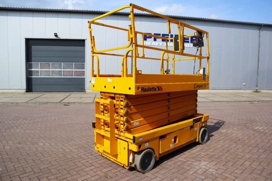 Haulotte Compact 14 Electric, 14m Working Height, 350kg Cap - Кревач ножица: слика 2 Haulotte Compact 14 Electric, 14m Working Height, 350kg Cap - Кревач ножица: слика 2