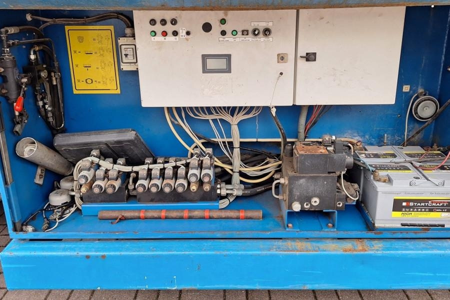 Holland Lift Megastar G320DL30 4WDS/N Diesel, 4x4x4 Drive, 34m - Кревач ножица: слика 5 Holland Lift Megastar G320DL30 4WDS/N Diesel, 4x4x4 Drive, 34m - Кревач ножица: слика 5