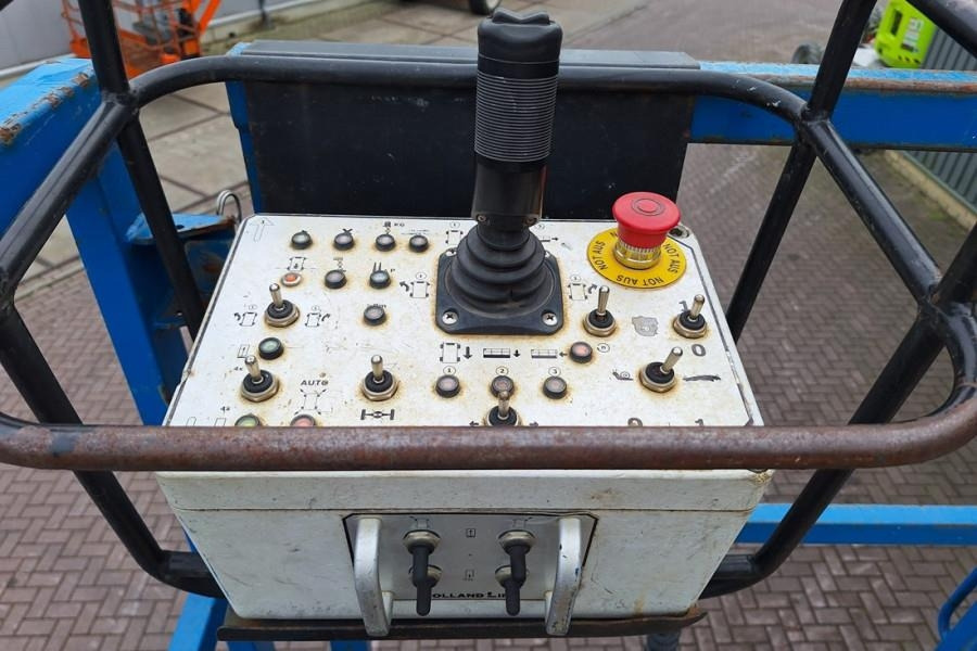 Holland Lift Megastar G320DL30 4WDS/N Diesel, 4x4x4 Drive, 34m - Кревач ножица: слика 4 Holland Lift Megastar G320DL30 4WDS/N Diesel, 4x4x4 Drive, 34m - Кревач ножица: слика 4