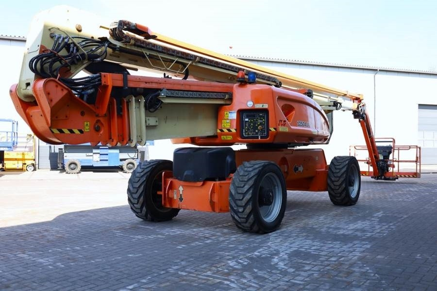 JLG 1250AJP Diesel, 4x4x4 Drive, 40.1m Working Height, - Дигачка зглобна платформа: слика 2 JLG 1250AJP Diesel, 4x4x4 Drive, 40.1m Working Height, - Дигачка зглобна платформа: слика 2