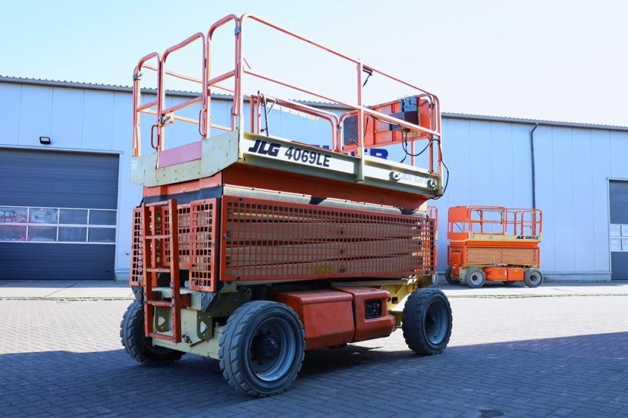 JLG 4069LE Electric, 14.2m Working Height, 360kg Capac - Кревач ножица: слика 2 JLG 4069LE Electric, 14.2m Working Height, 360kg Capac - Кревач ножица: слика 2