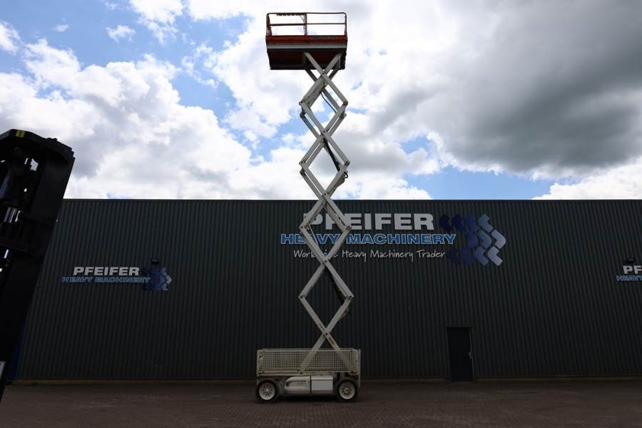 JLG 4069LE Electric, 14.2m Working Height, 360kg Capac - Кревач ножица: слика 3 JLG 4069LE Electric, 14.2m Working Height, 360kg Capac - Кревач ножица: слика 3