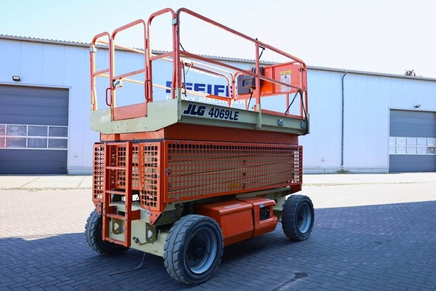 JLG 4069LE Electric, 14.2m Working Height, 360kg Capac - Кревач ножица: слика 2 JLG 4069LE Electric, 14.2m Working Height, 360kg Capac - Кревач ножица: слика 2