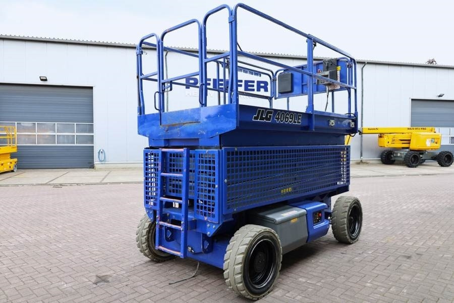 JLG 4069LE Electric, 14.2m Working Height, 360kg Capac - Кревач ножица: слика 2 JLG 4069LE Electric, 14.2m Working Height, 360kg Capac - Кревач ножица: слика 2