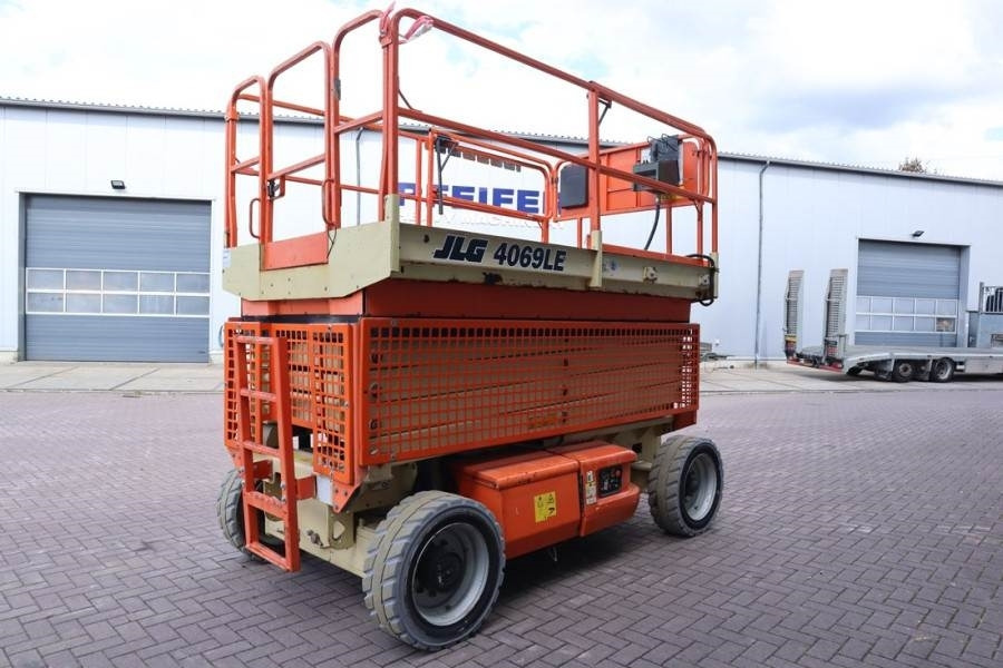 JLG M4069 Hybrid, 14.2m Working Height, 360kg Capacity - Кревач ножица: слика 2 JLG M4069 Hybrid, 14.2m Working Height, 360kg Capacity - Кревач ножица: слика 2