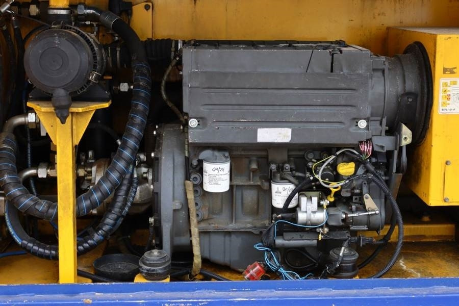 Liftlux SL210-25 D4WD S/P Diesel, Hydraulic Deck Extension - Кревач ножица: слика 4 Liftlux SL210-25 D4WD S/P Diesel, Hydraulic Deck Extension - Кревач ножица: слика 4