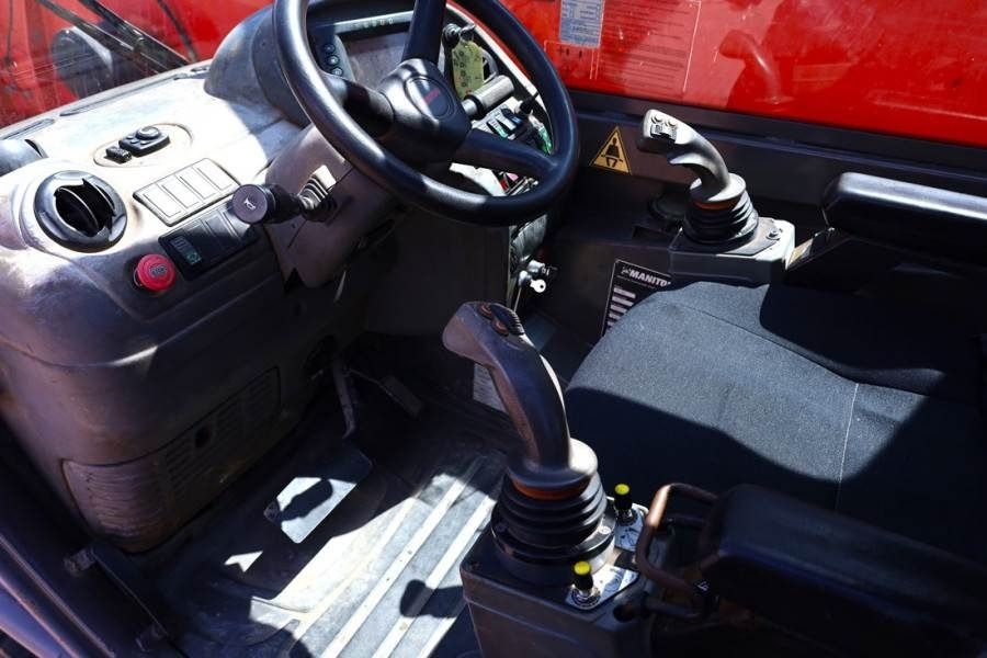 Manitou MRT3050 PRIVILEGE Diesel, 4x4 Drive And 4-Wheel St - Телескопски ракувач: слика 4 Manitou MRT3050 PRIVILEGE Diesel, 4x4 Drive And 4-Wheel St - Телескопски ракувач: слика 4