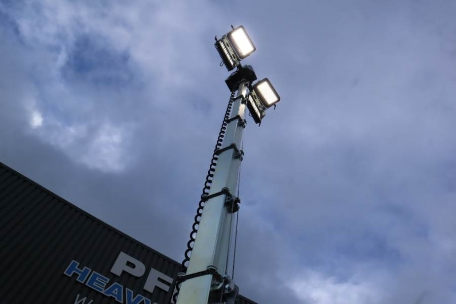 Trime X-BOX 4x320 LED Valid inspection, *Guarantee - Кула за рефлектори: слика 3 Trime X-BOX 4x320 LED Valid inspection, *Guarantee - Кула за рефлектори: слика 3